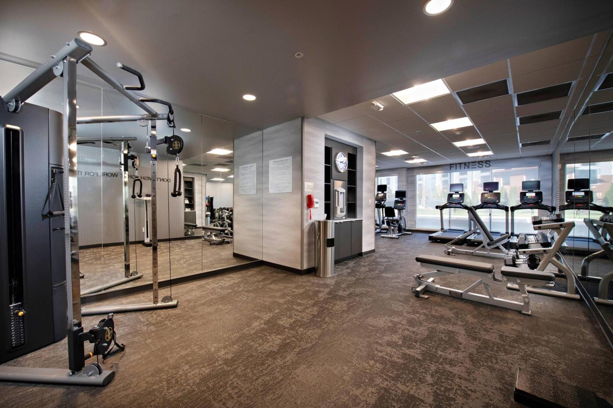 Fairfield Inn & Suites By Marriott Dayton North ベルリンハイツ  エクステリア 写真