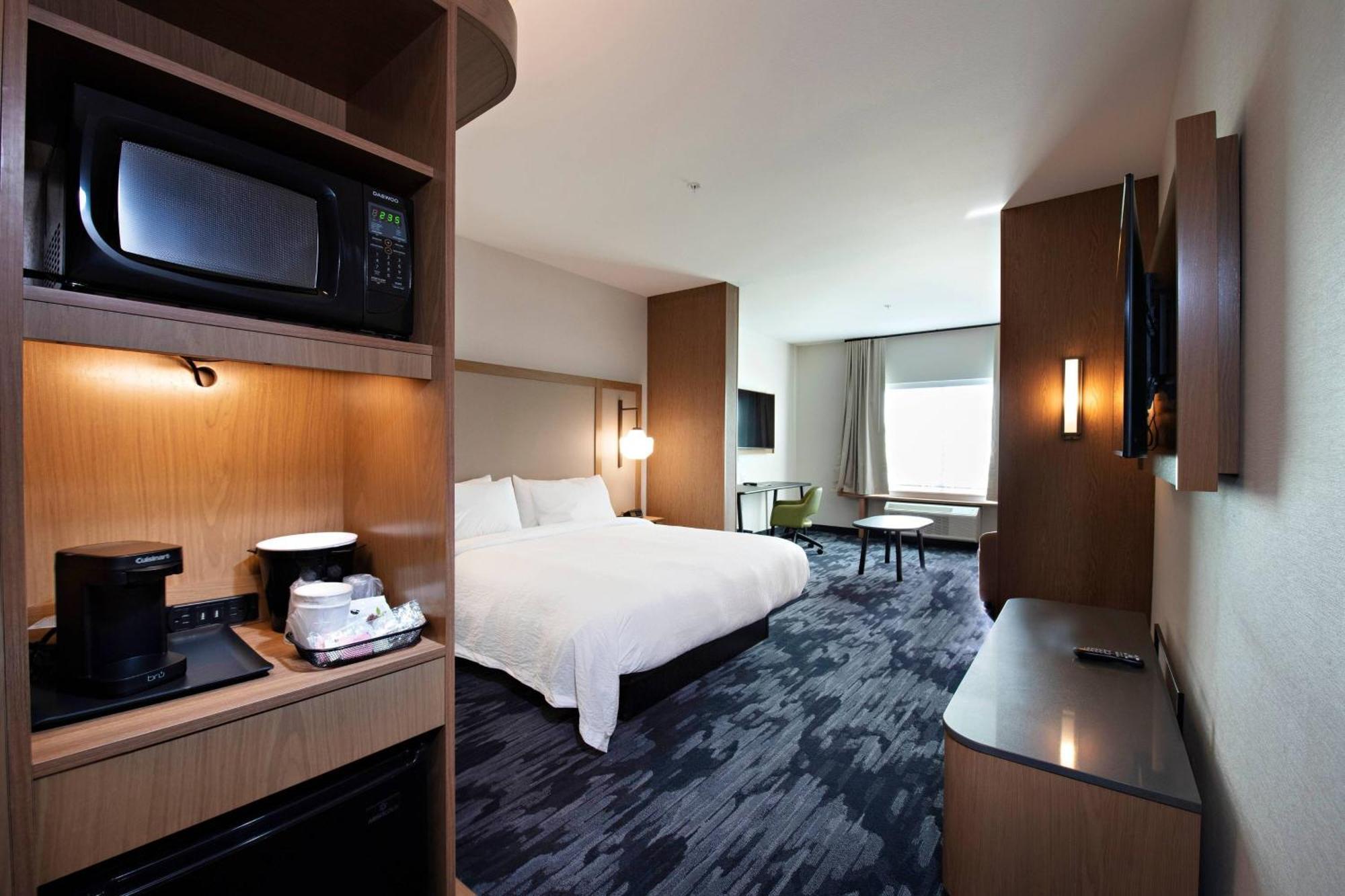 Fairfield Inn & Suites By Marriott Dayton North ベルリンハイツ  エクステリア 写真