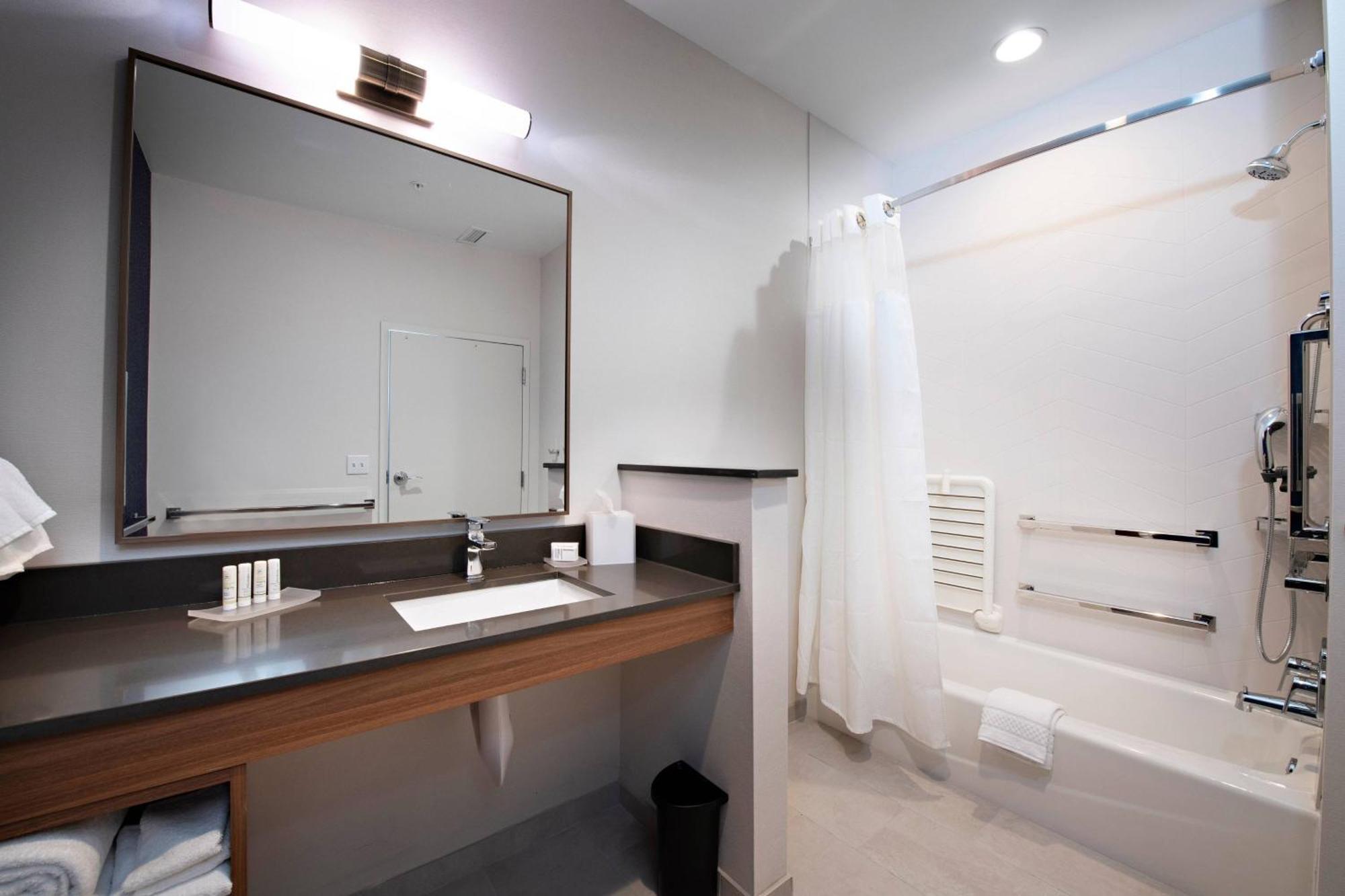 Fairfield Inn & Suites By Marriott Dayton North ベルリンハイツ  エクステリア 写真