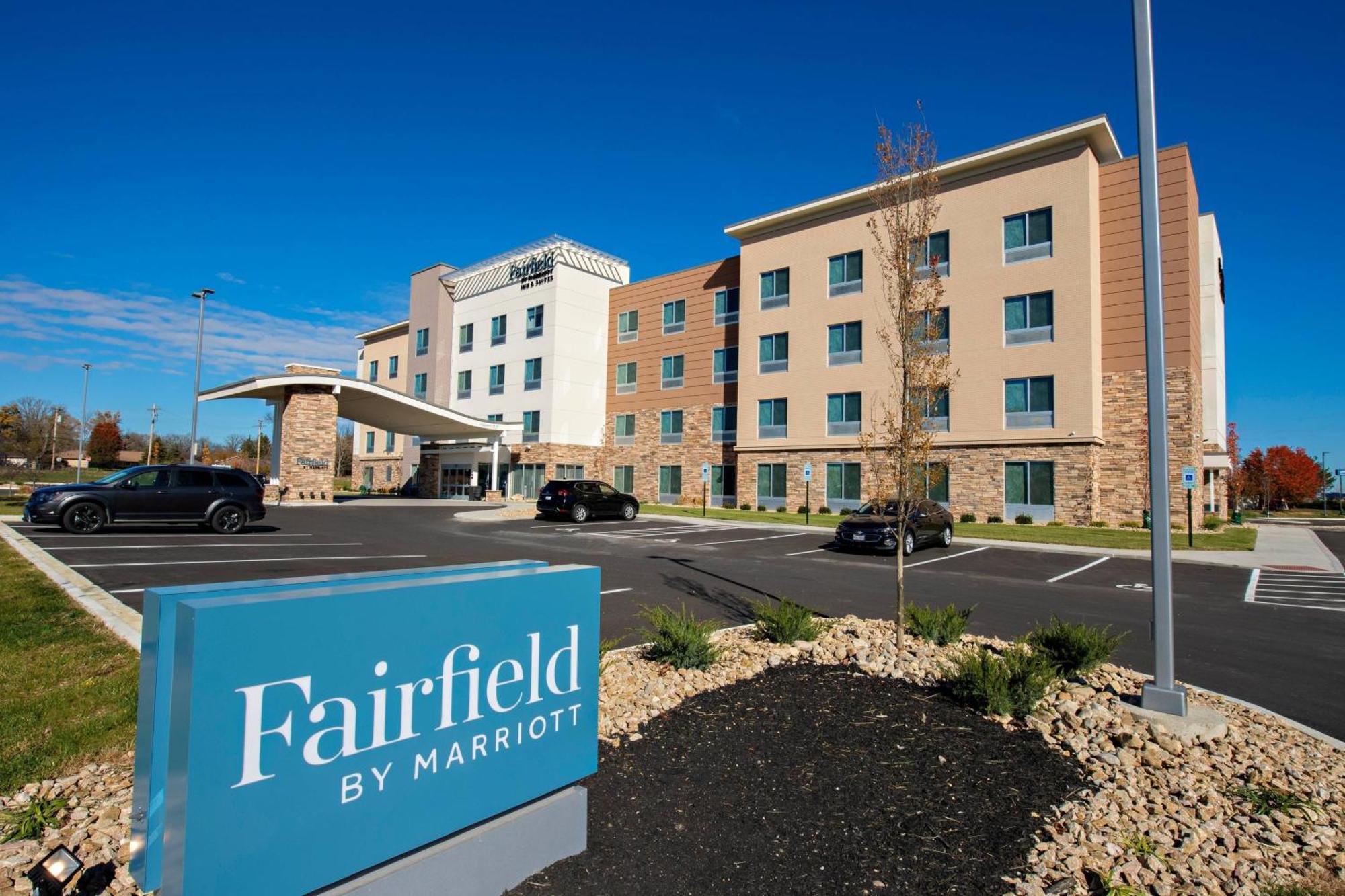 Fairfield Inn & Suites By Marriott Dayton North ベルリンハイツ  エクステリア 写真